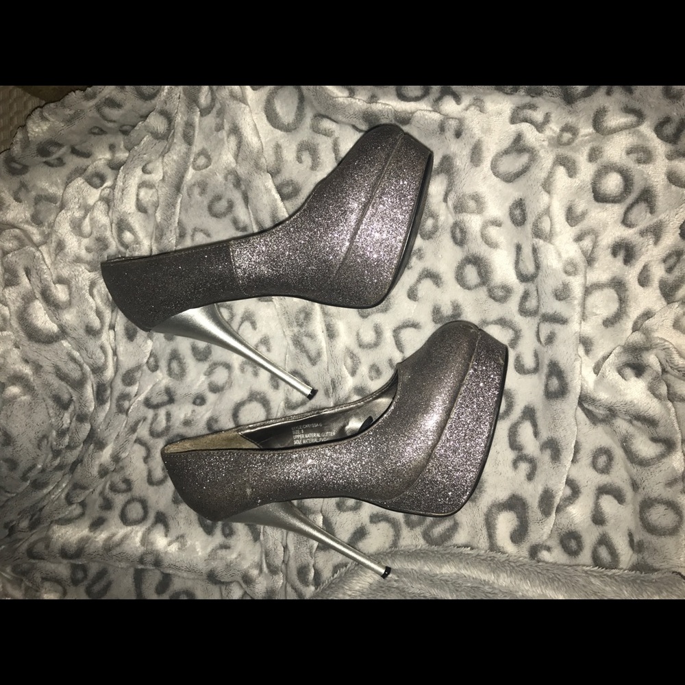 Sparkly Cinderella pumps